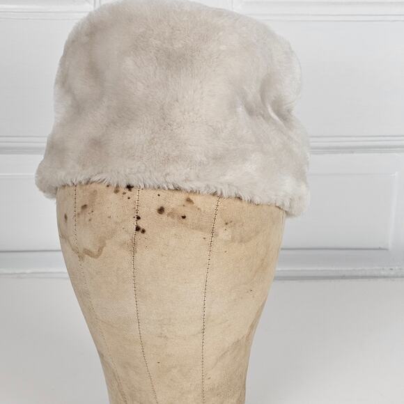 Hat VTG off white faux fur toque c. 1960s - Picture 4 of 7
